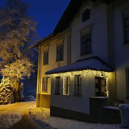 Stara Skola Hedec Aparthotel Kraliky Exterior photo
